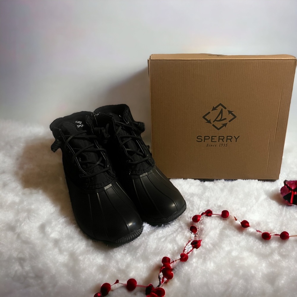 NIB Sperry Women's Saltwater Winter Lux Boots